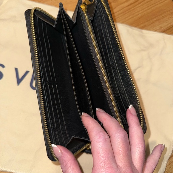 ***SOLD-••• Louis Vuitton Monogram Empreinte Leather
Black Zippy Wallet NEW - Picture 12 of 16